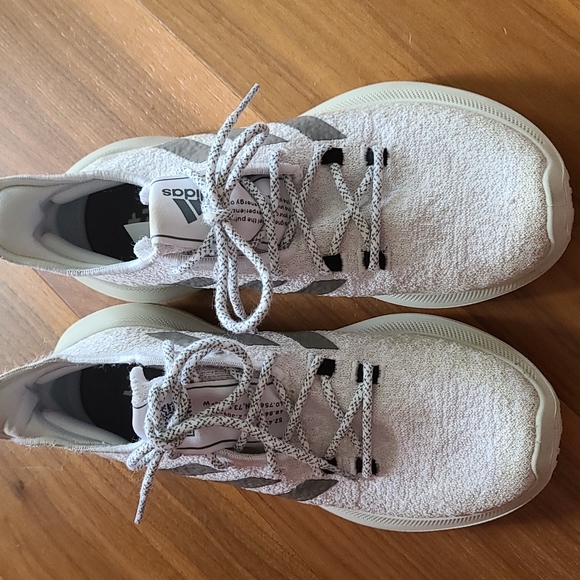 Addidas Bounce Sneaker - Picture 3 of 4